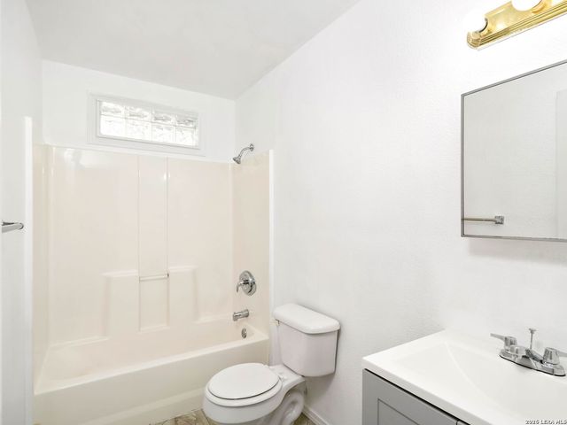 508 RANDALL AVE, San Antonio, TX 78237