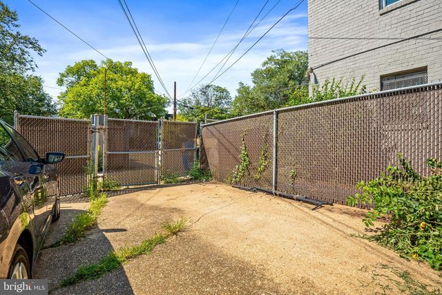 1827 EAST CAPITOL ST SE, Washington, DC 20003