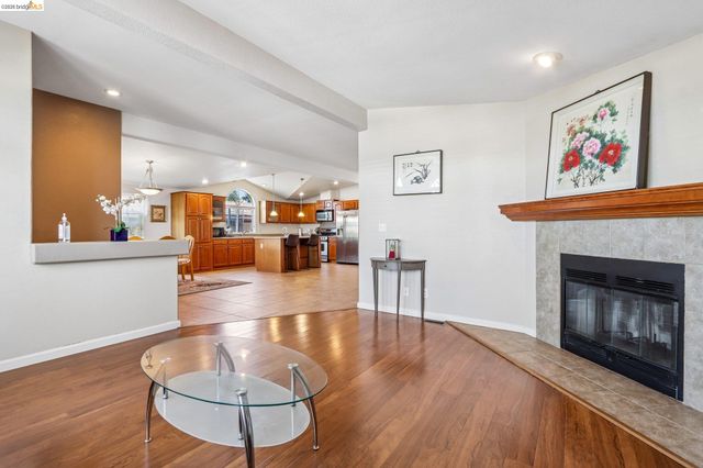 29344 New Hampshire, Hayward, CA 94544