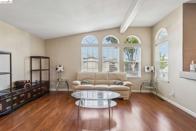 29344 New Hampshire, Hayward, CA 94544