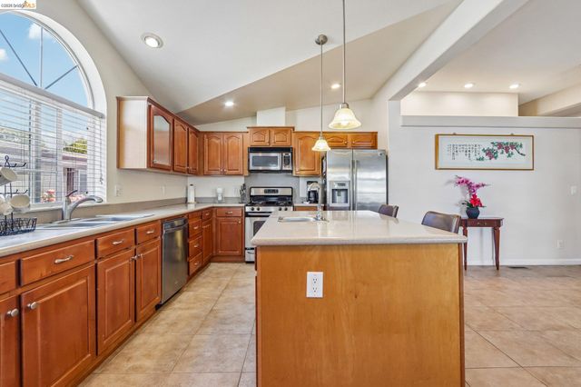 29344 New Hampshire, Hayward, CA 94544