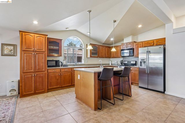 29344 New Hampshire, Hayward, CA 94544