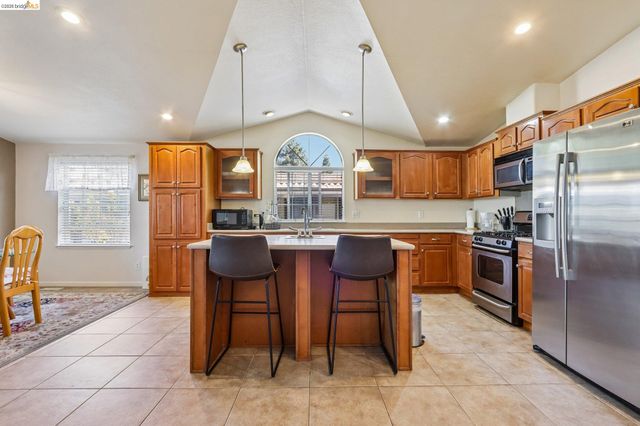 29344 New Hampshire, Hayward, CA 94544
