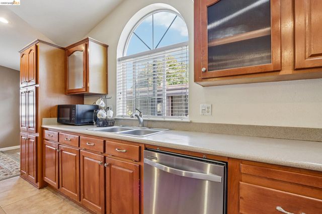 29344 New Hampshire, Hayward, CA 94544
