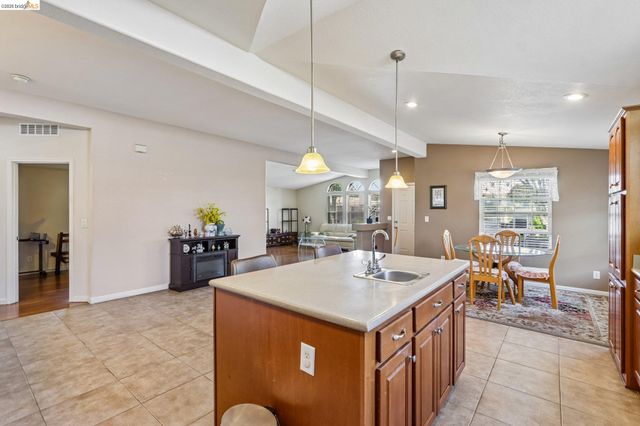 29344 New Hampshire, Hayward, CA 94544