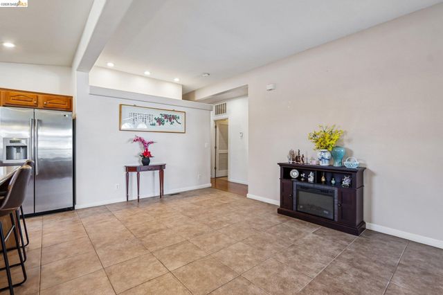 29344 New Hampshire, Hayward, CA 94544