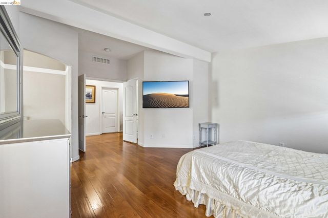 29344 New Hampshire, Hayward, CA 94544