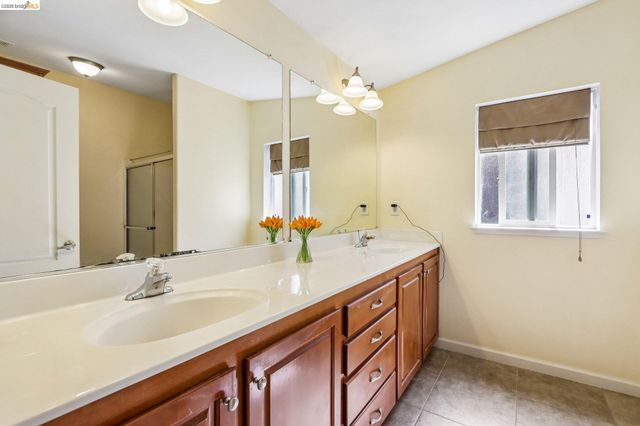 29344 New Hampshire, Hayward, CA 94544