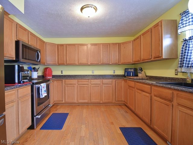 6615 Clay Street, Thompson, OH 44086