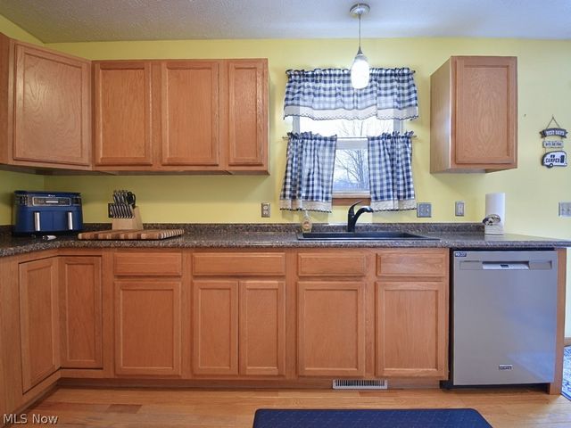 6615 Clay Street, Thompson, OH 44086