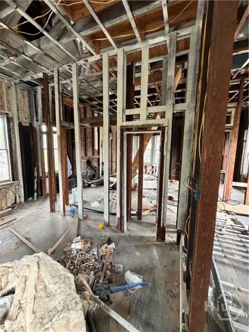 217 E 38th Street, Savannah, GA 31401