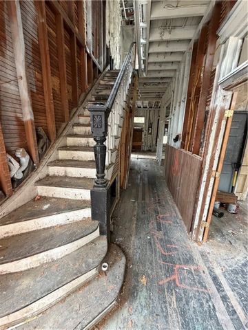 217 E 38th Street, Savannah, GA 31401