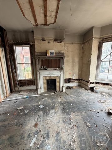 217 E 38th Street, Savannah, GA 31401