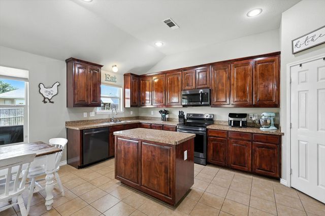 729 Poncho Lane, Fort Worth, TX 76052