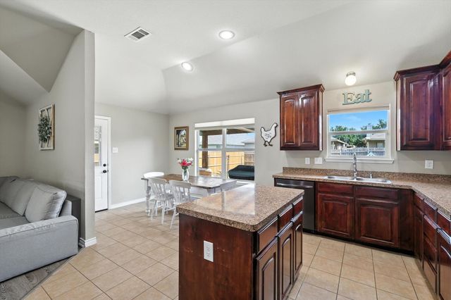 729 Poncho Lane, Fort Worth, TX 76052