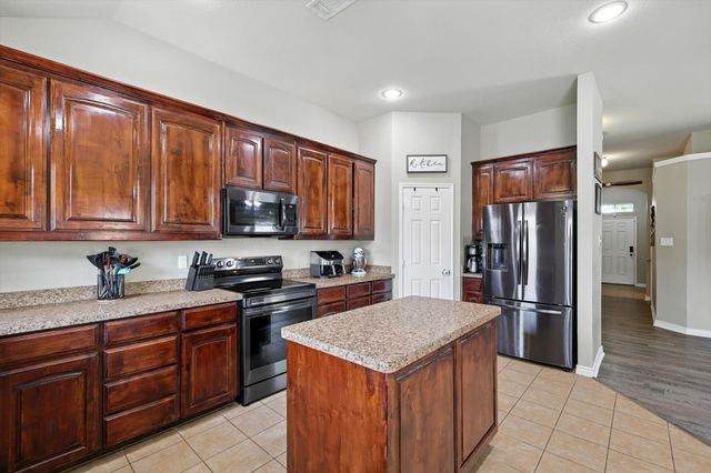 729 Poncho Lane, Fort Worth, TX 76052