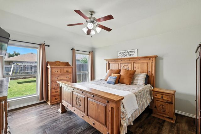 729 Poncho Lane, Fort Worth, TX 76052