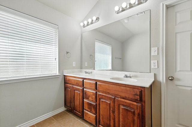 729 Poncho Lane, Fort Worth, TX 76052
