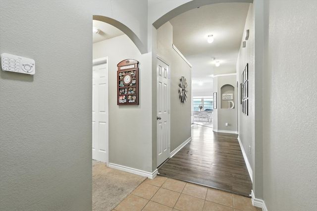 729 Poncho Lane, Fort Worth, TX 76052