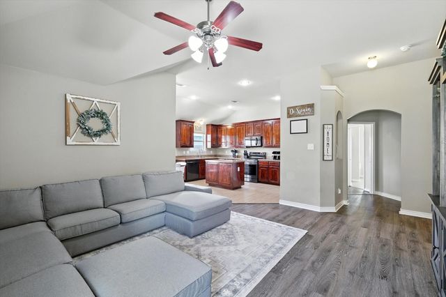 729 Poncho Lane, Fort Worth, TX 76052