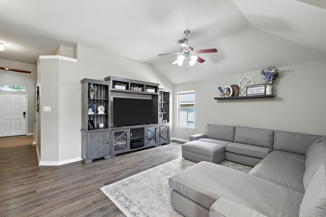 729 Poncho Lane, Fort Worth, TX 76052