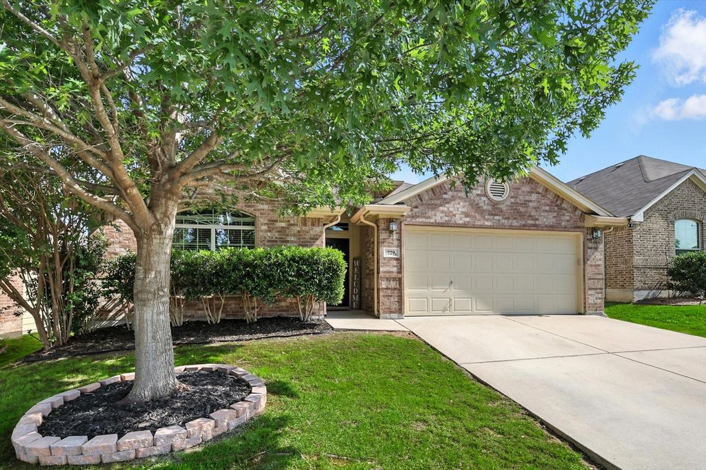 729 Poncho Lane, Fort Worth, TX 76052