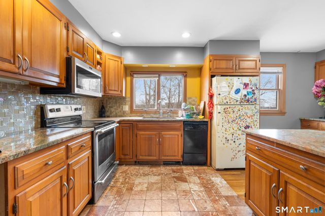 104 Oakdale Street, Bridgeport, CT 06606