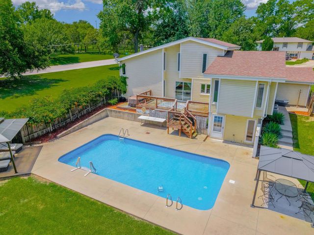 920 S Sharon Dr, Derby, KS 67037