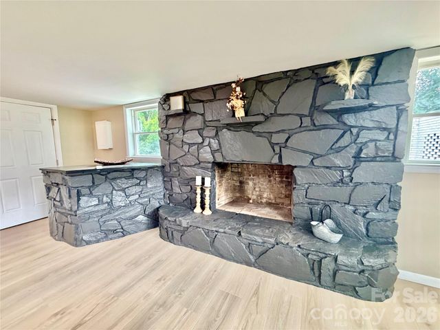 303 Deal Avenue NE, Conover, NC 28613