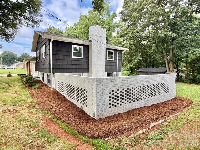 303 Deal Avenue NE, Conover, NC 28613