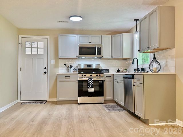 303 Deal Avenue NE, Conover, NC 28613