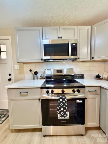 303 Deal Avenue NE, Conover, NC 28613
