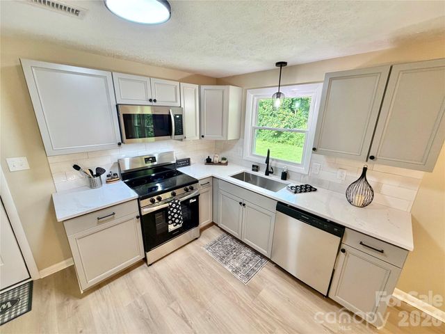 303 Deal Avenue NE, Conover, NC 28613
