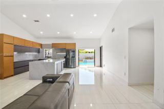 19494 NW 61st Ave, Hialeah, FL 33015