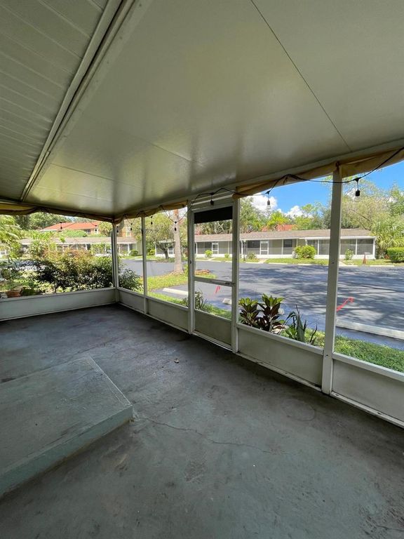 Image 14 of property listing at 4283 E MICHIGAN STREET 4283, Orlando, FL 32812