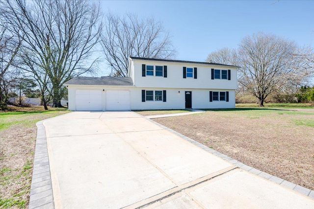 6 Valiant Court, Mount Sinai, NY 11766