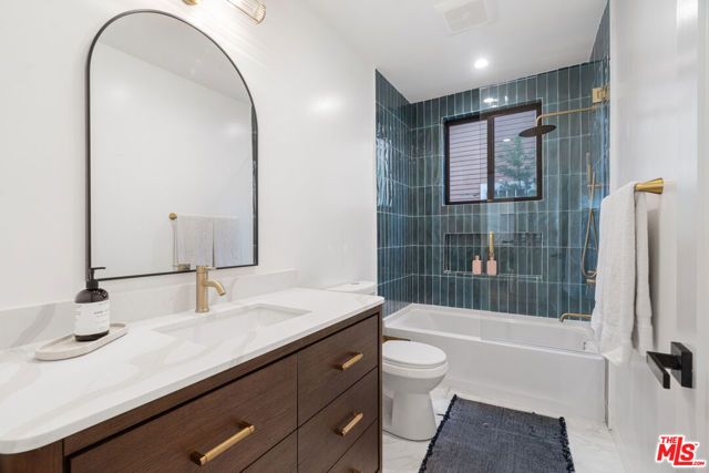 2911 S Rimpau Boulevard 2909, Los Angeles, CA 90016