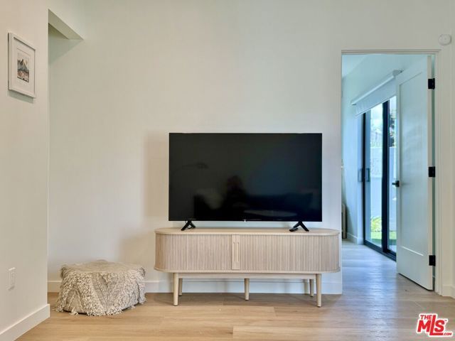 2911 S Rimpau Boulevard 2909, Los Angeles, CA 90016