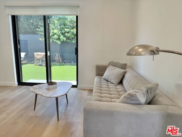 2911 S Rimpau Boulevard 2909, Los Angeles, CA 90016