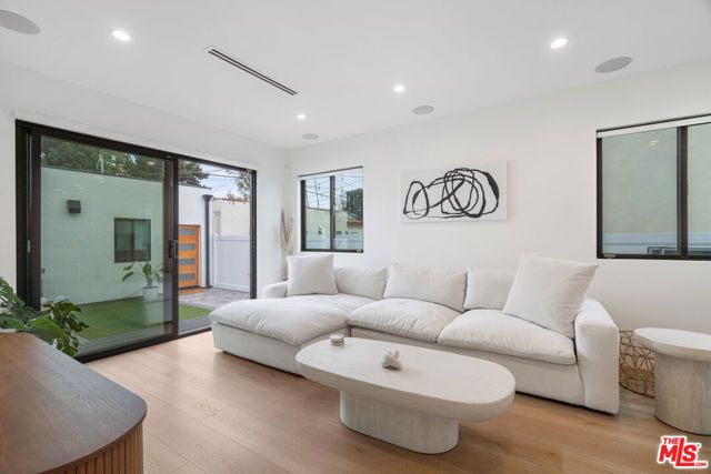 2911 S Rimpau Boulevard 2909, Los Angeles, CA 90016