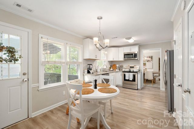 8124 Red Cap Lane, Charlotte, NC 28270