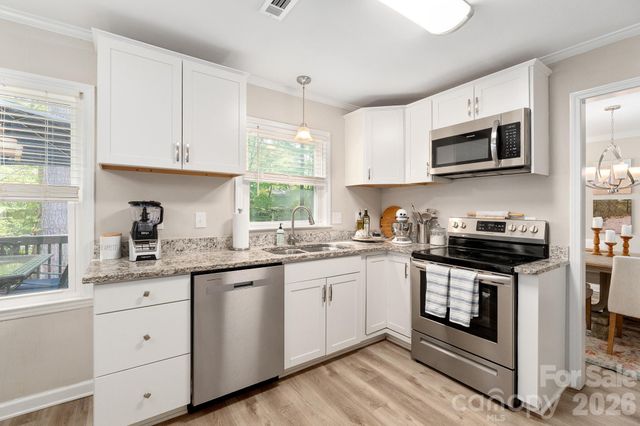 8124 Red Cap Lane, Charlotte, NC 28270