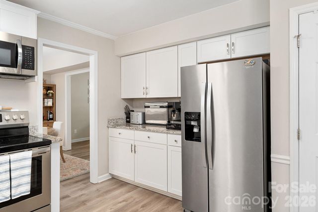 8124 Red Cap Lane, Charlotte, NC 28270