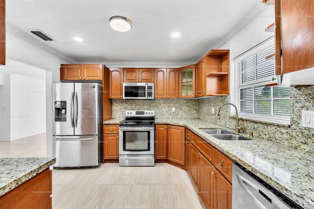 41 NE 45th Ct, Oakland Park, FL 33334