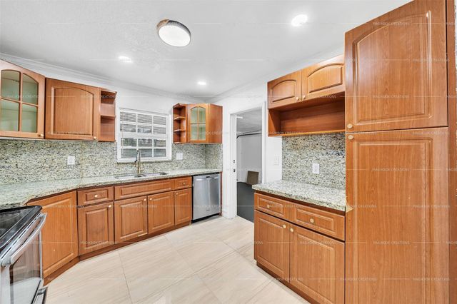 41 NE 45th Ct, Oakland Park, FL 33334