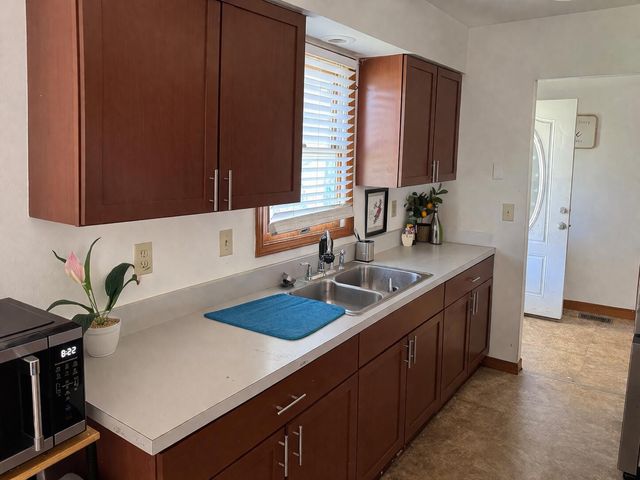 3476 E 69th Avenue, Merrillville, IN 46410