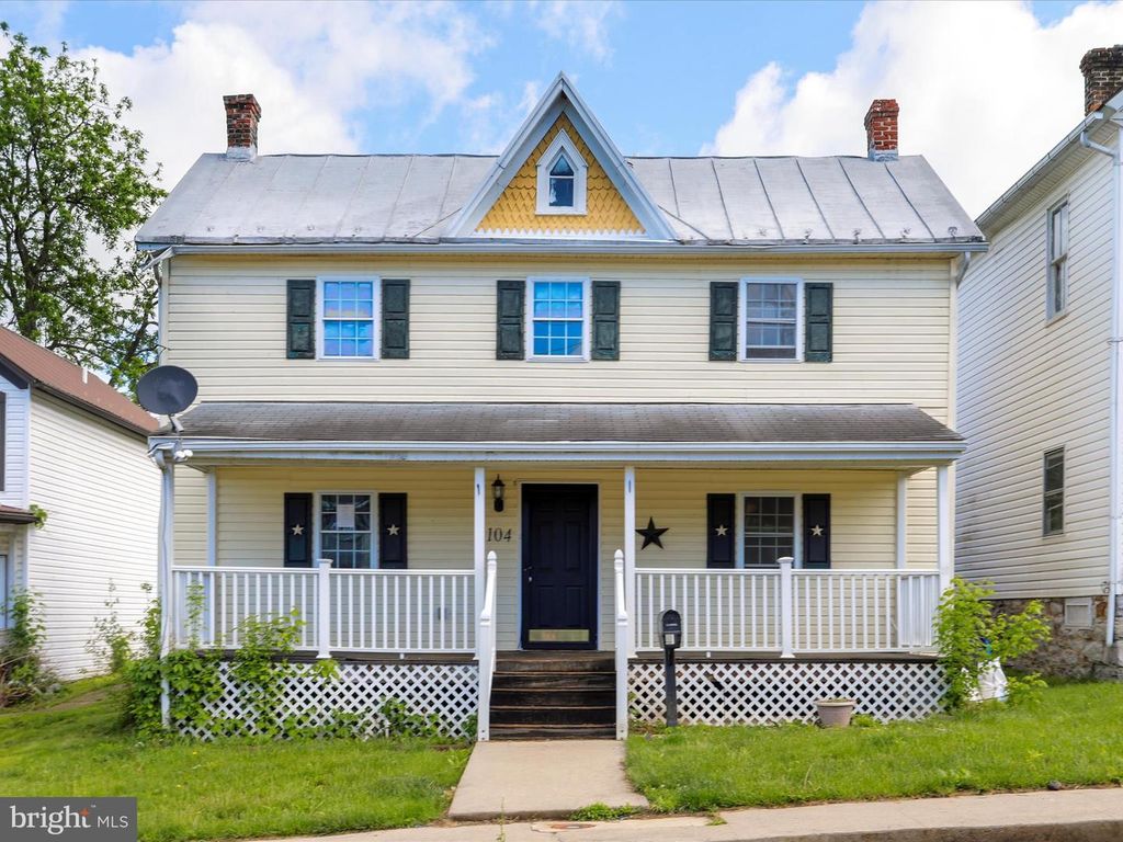 104 W HIGH ST, Hancock, MD 21750