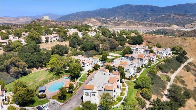 21203 Trumpet Drive 102, Newhall, CA 91321