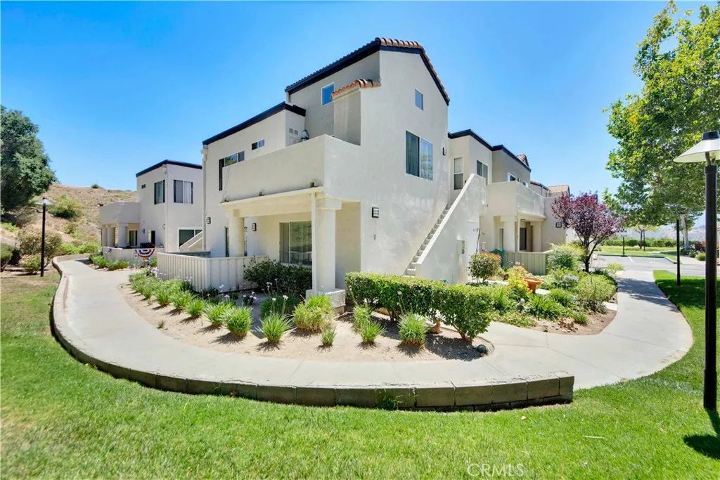 21203 Trumpet Drive 102, Newhall, CA 91321