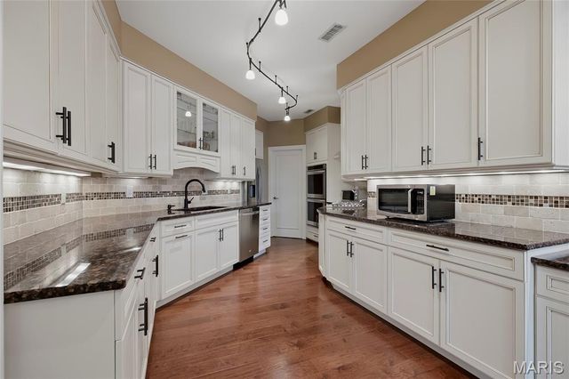 561 Sarah Lane 303, Creve Coeur, MO 63141